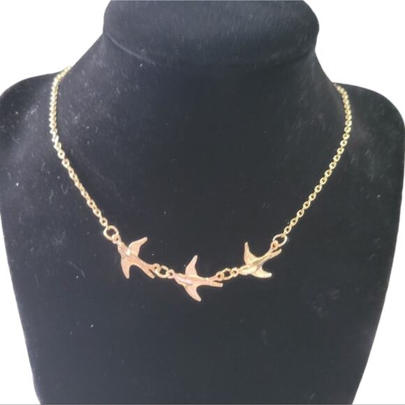 Gold Tone Sparrow Bird Charm Necklace - Picture 1 of 3